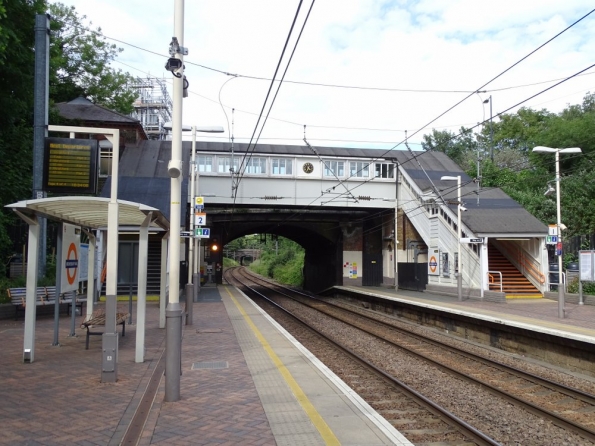 Brondesbury park railway station