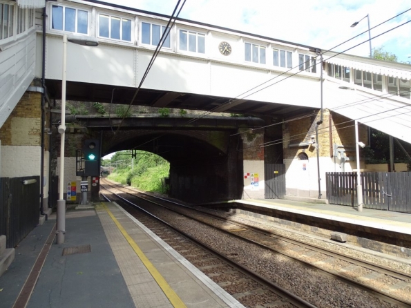 Brondesbury park railway station