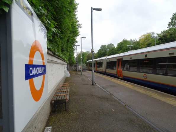 Canonbury railway station