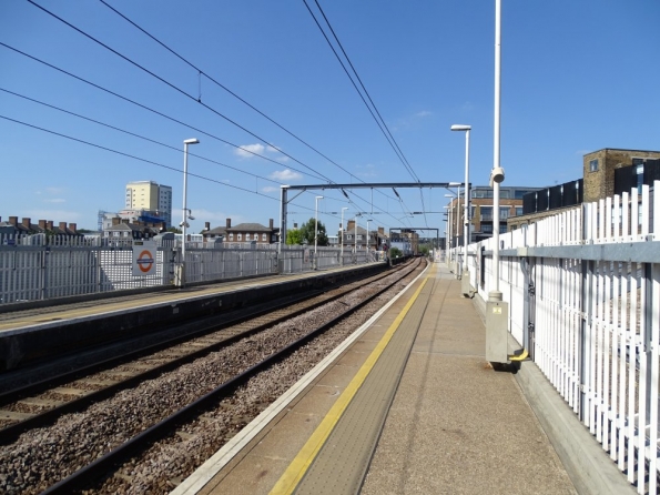 Kentish Town West railway station